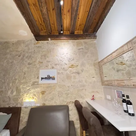 아파트 Charles V Flat Ground Floor 파리